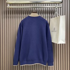 🛒🛒LV 男士初剪羊毛拉链针织夹克外套,本款夹克以精致针织工艺诠释现代男装美学。主体选用柔软初剪羊毛纱线织就,呈现细腻纹 🛒🛒LV 男士初剪羊毛拉链针织夹克外套,本款夹克以精致针织工艺诠释现代男装美学。主体选用柔软初剪羊毛纱线织就,呈现细腻纹