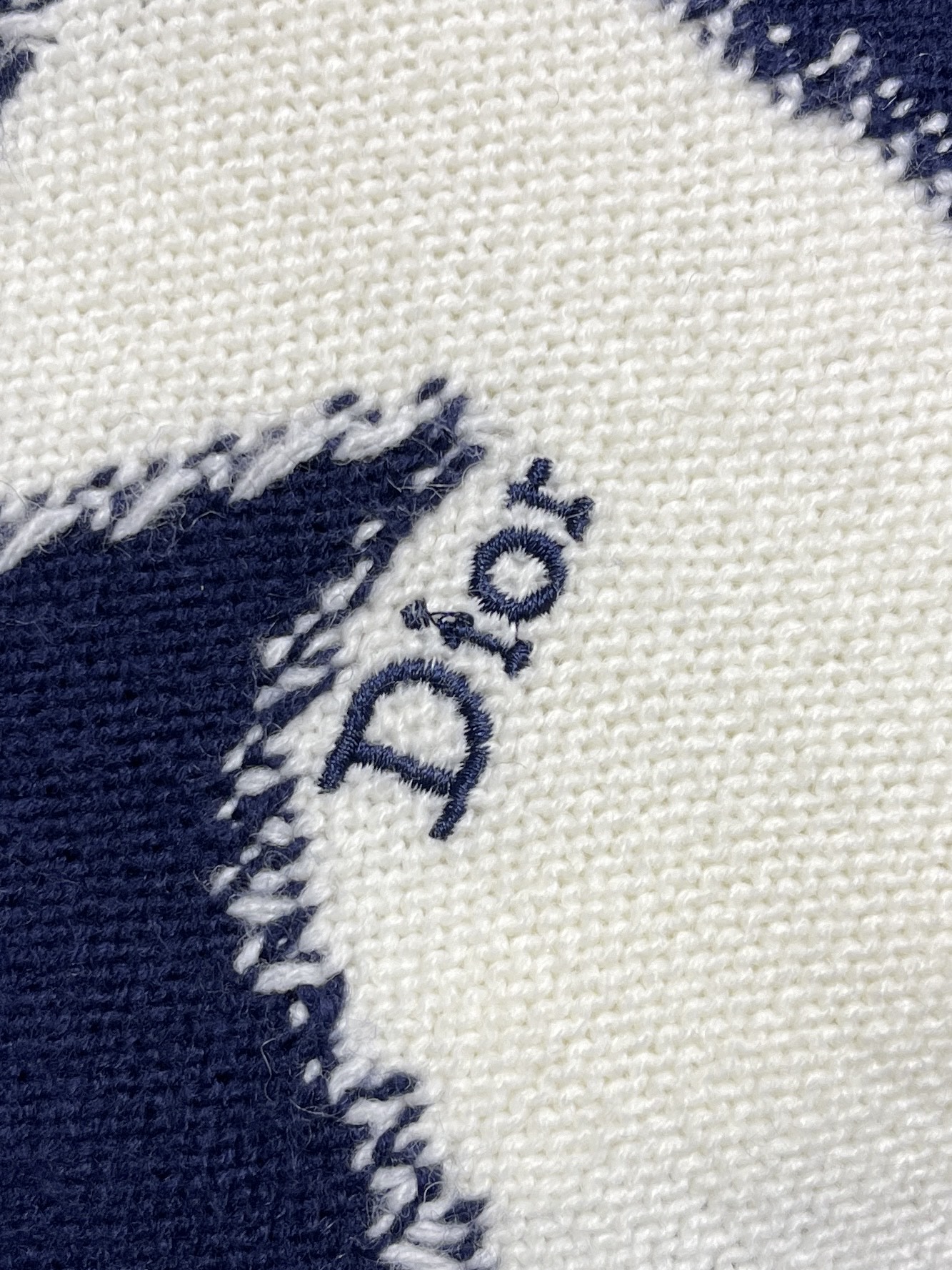 🛒🛒DIOR 2026ss 七夕限定系列 心形印花圆领宽松长袖 毛衣 这款针织衫饰以 Dior Heart 图案,以现代 🛒🛒DIOR 2026ss 七夕限定系列 心形印花圆领宽松长袖 毛衣 这款针织衫饰以 Dior Heart 图案,以现代