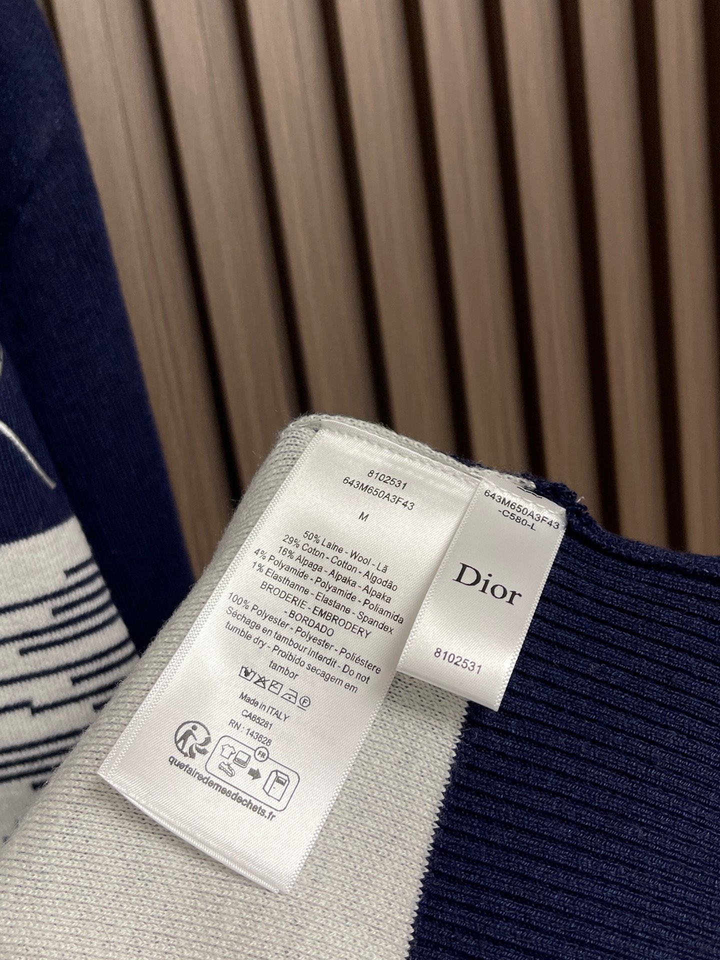 🛒🛒Dior 2026ss早秋新款白鲸记主题提花针织毛衣,藏青底色,经典《MOBY DICK》白鲸文学主题图案,胸前大面 🛒🛒Dior 2026ss早秋新款白鲸记主题提花针织毛衣,藏青底色,经典《MOBY DICK》白鲸文学主题图案,胸前大面