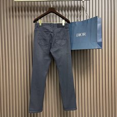 🛒🛒Berluti 2026SS 早秋新款直筒牛仔裤!法国奢华高端品牌重磅打造专为绅士们提供匠心独具的时尚优雅单品!Be 🛒🛒Berluti 2026SS 早秋新款直筒牛仔裤!法国奢华高端品牌重磅打造专为绅士们提供匠心独具的时尚优雅单品!Be