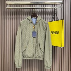🛒🛒LV 2026SS新款男士休闲双面连帽夹克外套。穿上简约干练的休闲双面外套,瞬间重回时髦霸气,又是活力满满的状态。拉 🛒🛒LV 2026SS新款男士休闲双面连帽夹克外套。穿上简约干练的休闲双面外套,瞬间重回时髦霸气,又是活力满满的状态。拉
