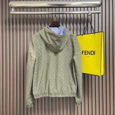 🛒🛒LV 2026SS新款男士休闲双面连帽夹克外套。穿上简约干练的休闲双面外套,瞬间重回时髦霸气,又是活力满满的状态。拉 🛒🛒LV 2026SS新款男士休闲双面连帽夹克外套。穿上简约干练的休闲双面外套,瞬间重回时髦霸气,又是活力满满的状态。拉