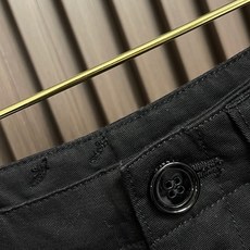 🛒🛒Burberry 经典格纹调节袢多口袋工装裤,采用定织定染黑色工装棉质面料,纱支密度、克重、挺括感完全对标原版,腰侧 🛒🛒Burberry 经典格纹调节袢多口袋工装裤,采用定织定染黑色工装棉质面料,纱支密度、克重、挺括感完全对标原版,腰侧