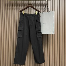 🛒🛒Burberry 经典格纹调节袢多口袋工装裤,采用定织定染黑色工装棉质面料,纱支密度、克重、挺括感完全对标原版,腰侧 🛒🛒Burberry 经典格纹调节袢多口袋工装裤,采用定织定染黑色工装棉质面料,纱支密度、克重、挺括感完全对标原版,腰侧