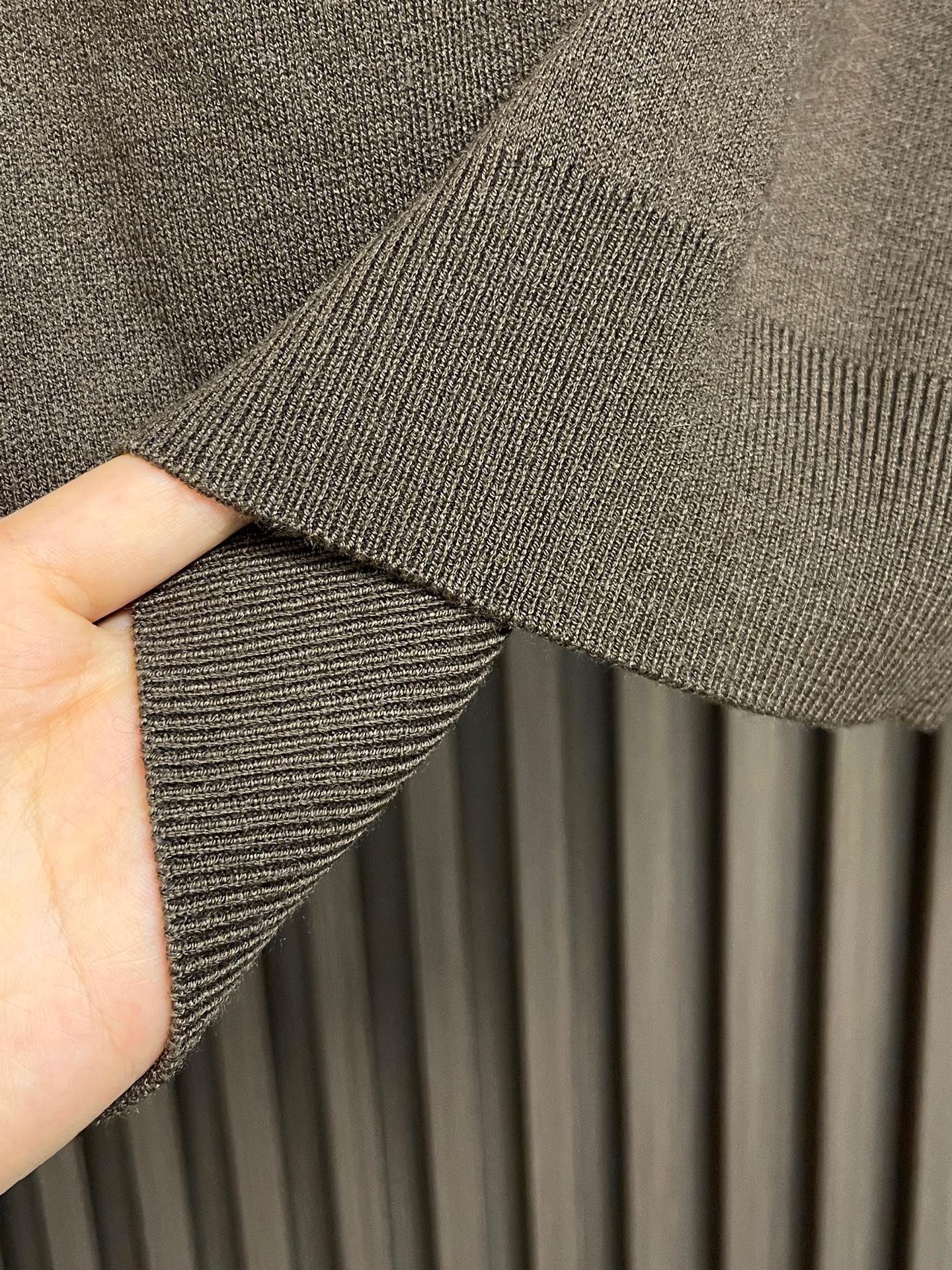 🛒🛒Burberry 战马刺绣Polo针织衫,这款博柏利长袖针织衫选用精纺羊毛混纺细纱织造,织面平整细腻,触感顺滑透气且 🛒🛒Burberry 战马刺绣Polo针织衫,这款博柏利长袖针织衫选用精纺羊毛混纺细纱织造,织面平整细腻,触感顺滑透气且