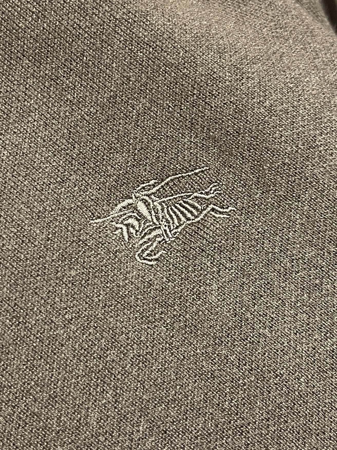 🛒🛒Burberry 战马刺绣Polo针织衫,这款博柏利长袖针织衫选用精纺羊毛混纺细纱织造,织面平整细腻,触感顺滑透气且 🛒🛒Burberry 战马刺绣Polo针织衫,这款博柏利长袖针织衫选用精纺羊毛混纺细纱织造,织面平整细腻,触感顺滑透气且