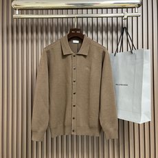 🛒🛒Burberry 战马刺绣Polo针织衫,这款博柏利长袖针织衫选用精纺羊毛混纺细纱织造,织面平整细腻,触感顺滑透气且 🛒🛒Burberry 战马刺绣Polo针织衫,这款博柏利长袖针织衫选用精纺羊毛混纺细纱织造,织面平整细腻,触感顺滑透气且