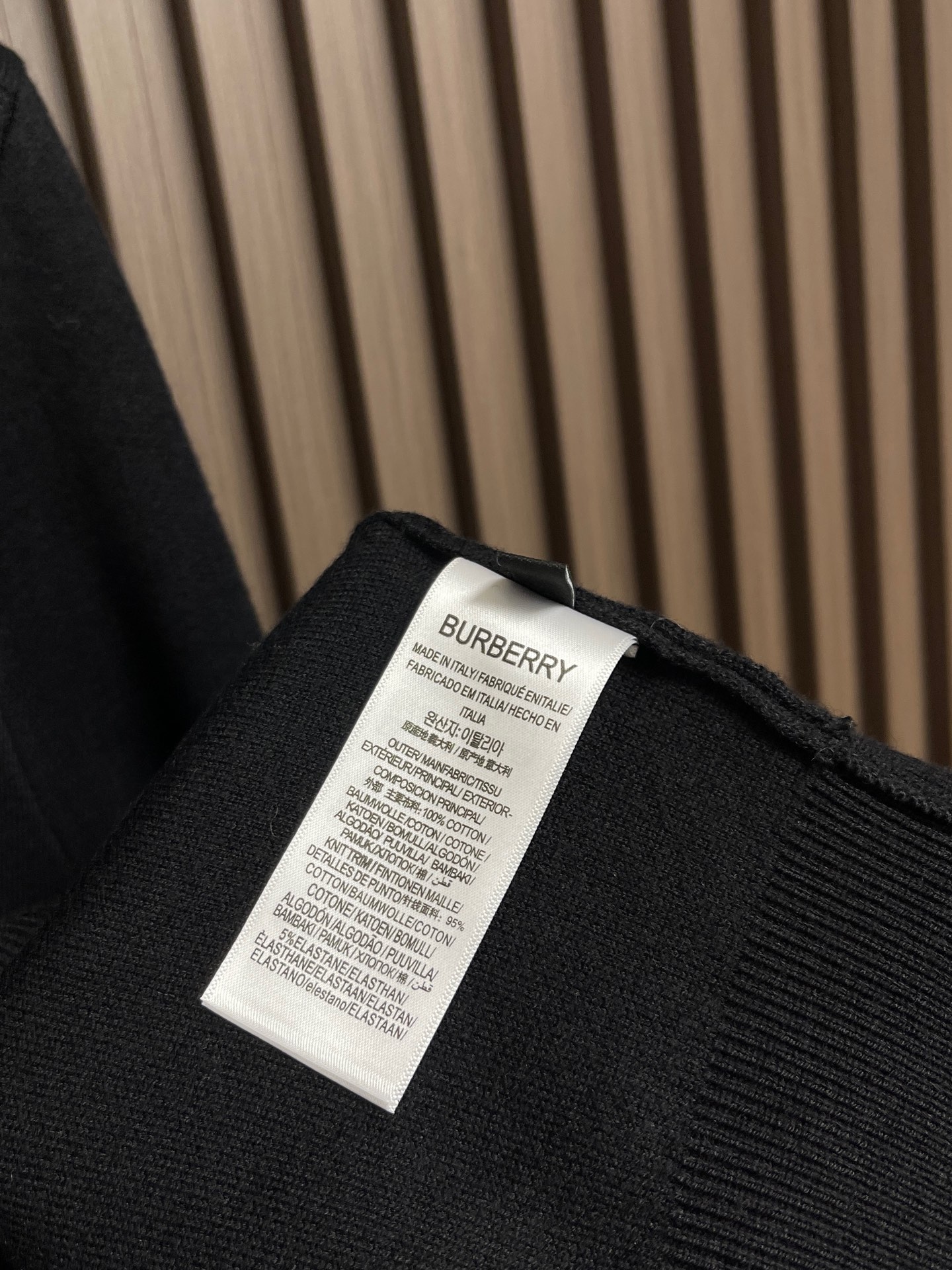 🛒🛒Burberry 战马刺绣Polo针织衫，这款博柏利长袖针织衫选用精纺羊毛混纺细纱织造，织面平整细腻，触感顺滑透气且