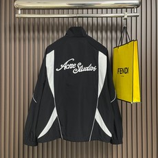🛒🛒Acne Studios 2026SS科技面料徽标刺绣宽松夹克外套 棉锦混纺斜纹科技面料170克 锦纶混纺里布150 🛒🛒Acne Studios 2026SS科技面料徽标刺绣宽松夹克外套 棉锦混纺斜纹科技面料170克 锦纶混纺里布150