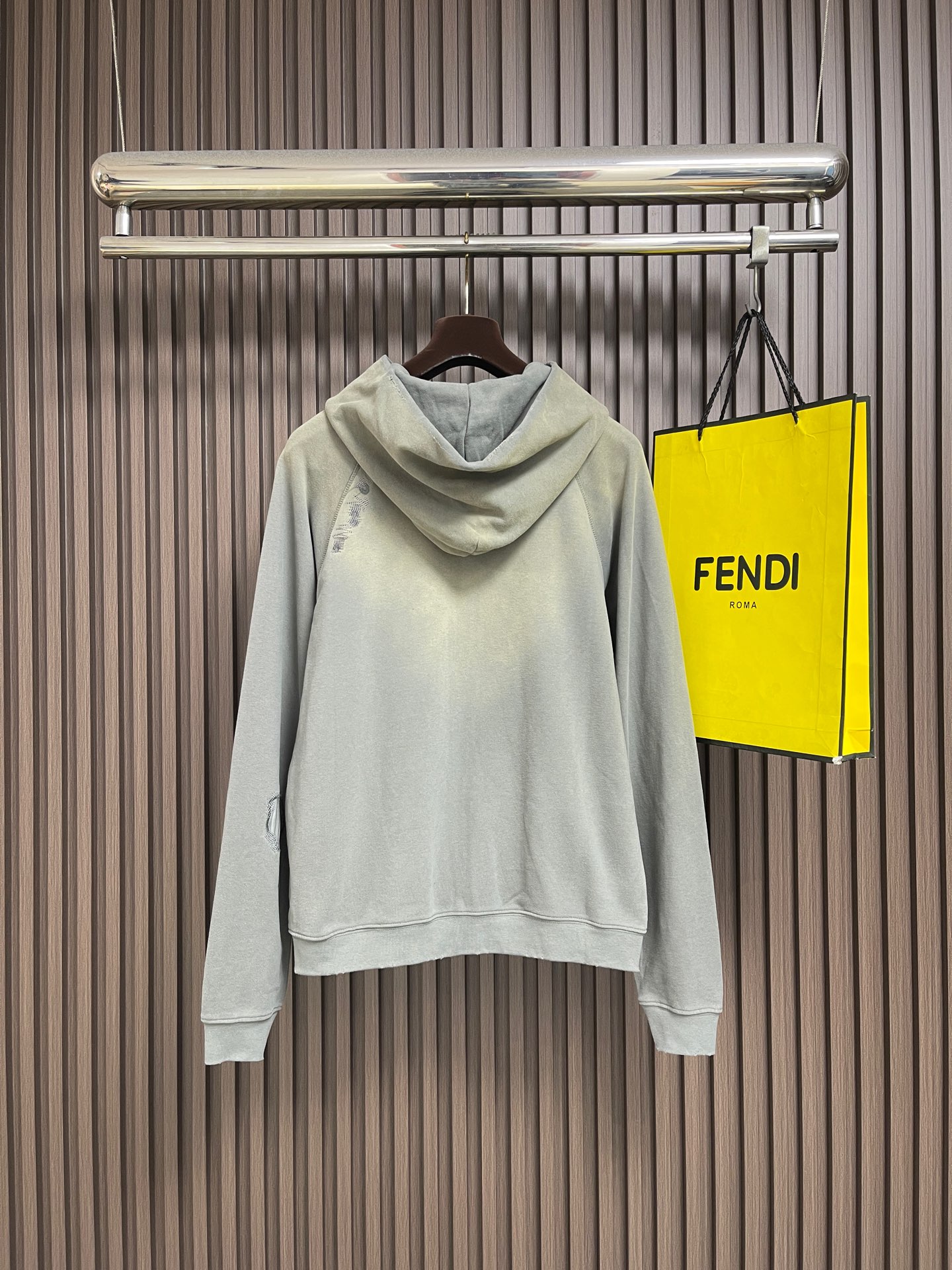🛒🛒Acne Studios 喷绘做旧徽标连帽卫衣外套,定制暮染酸洗云感抓绒棉,一袭烟苔灰绿铺陈基底,水洗酸洗晕染柔和布 🛒🛒Acne Studios 喷绘做旧徽标连帽卫衣外套,定制暮染酸洗云感抓绒棉,一袭烟苔灰绿铺陈基底,水洗酸洗晕染柔和布
