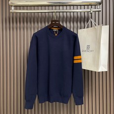 🛒🛒ZEGNA 标识条纹针织毛衣,定制曜序御萃高逸美利诺羊毛,左袖撞色织带隐奢点缀,于细微方寸间镌刻百年世家的内敛底蕴, 🛒🛒ZEGNA 标识条纹针织毛衣,定制曜序御萃高逸美利诺羊毛,左袖撞色织带隐奢点缀,于细微方寸间镌刻百年世家的内敛底蕴,