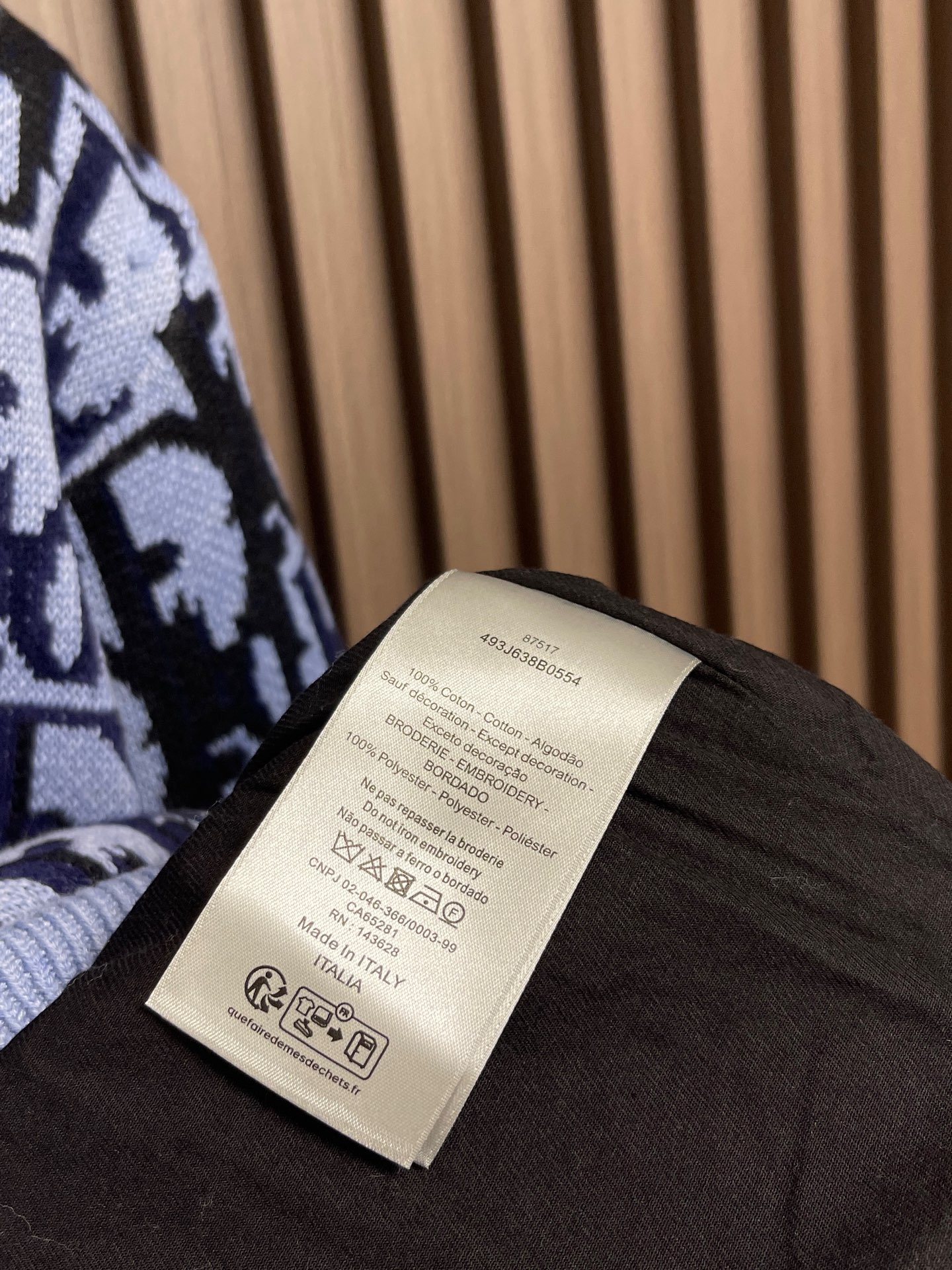 🛒🛒Dior Oblique 渐变满印毛衣外套，定织岚缂云序臻织绵羊毛 垂坠挺括 软糯温润 冰蓝为基底 蓝调向炭黑循序晕
