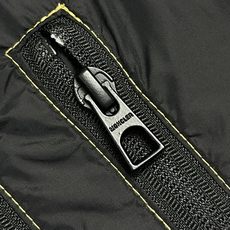 🛒🛒Moncler 徽标拉链口袋马甲,面料采用原版一致定制御朔轻砺凝织锦纶,经轻量化定型与防泼水工艺处理,曜夜玄黑铺展衣 🛒🛒Moncler 徽标拉链口袋马甲,面料采用原版一致定制御朔轻砺凝织锦纶,经轻量化定型与防泼水工艺处理,曜夜玄黑铺展衣