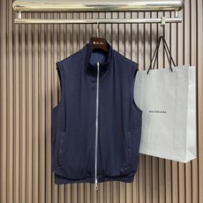 🛒🛒LORO PIANA Loro Piana 双面穿无袖背心夹克外套,立领,正面贴边口袋,松紧双向拉链开合,采用意大利 🛒🛒LORO PIANA Loro Piana 双面穿无袖背心夹克外套,立领,正面贴边口袋,松紧双向拉链开合,采用意大利