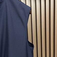🛒🛒LORO PIANA Loro Piana 双面穿无袖背心夹克外套,立领,正面贴边口袋,松紧双向拉链开合,采用意大利 🛒🛒LORO PIANA Loro Piana 双面穿无袖背心夹克外套,立领,正面贴边口袋,松紧双向拉链开合,采用意大利