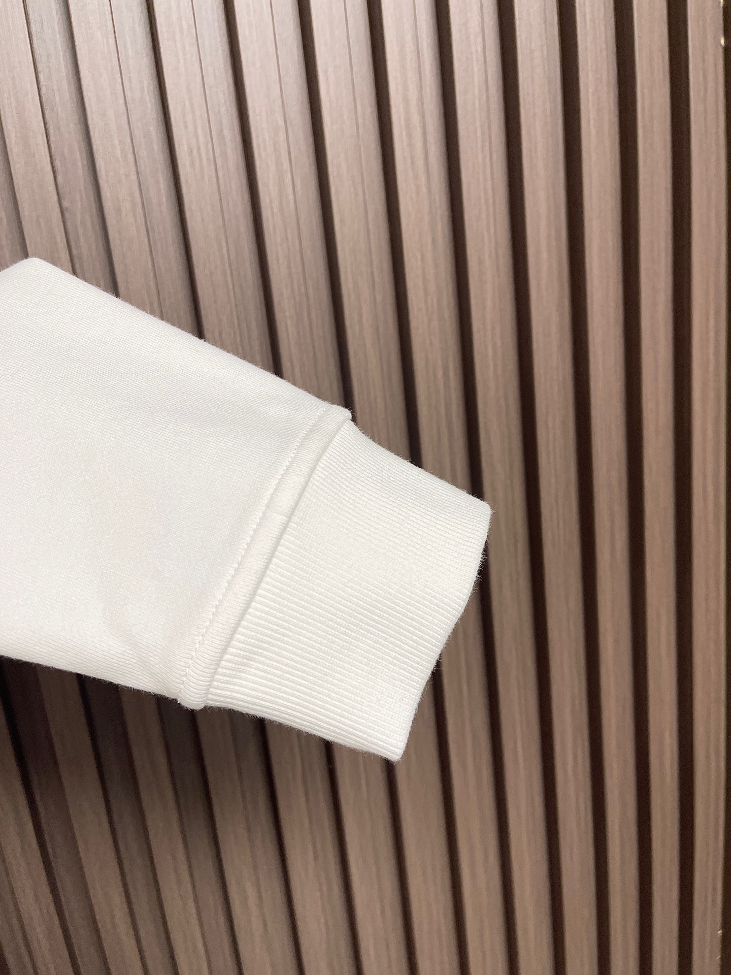 🛒🛒Hermes Paris 马鞍钉贴饰卫衣 定制定染臻密空气层棉 细腻柔软 舒适贴肤 自带不费力的高级感 胸前悄然绘就