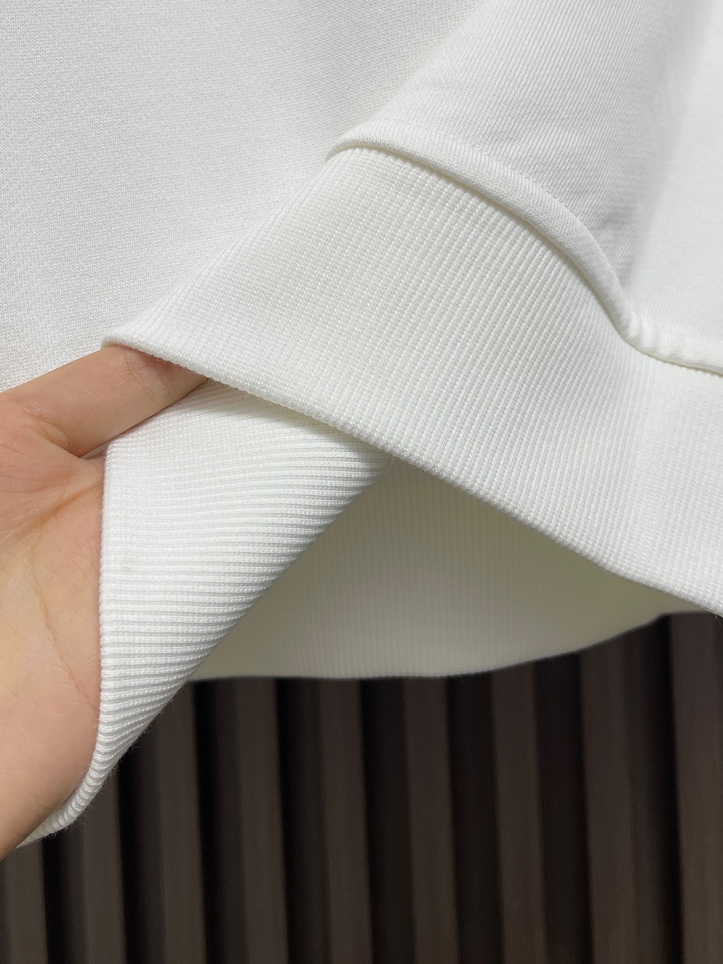 🛒🛒Hermes Paris 马鞍钉贴饰卫衣 定制定染臻密空气层棉 细腻柔软 舒适贴肤 自带不费力的高级感 胸前悄然绘就