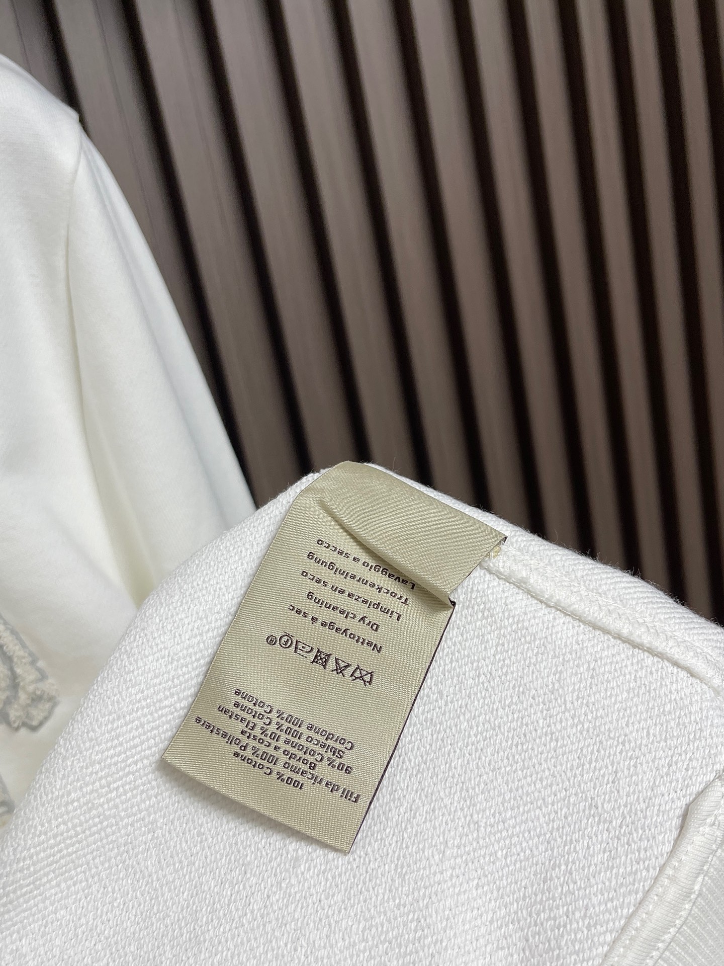 🛒🛒Hermes Paris 马鞍钉贴饰卫衣 定制定染臻密空气层棉 细腻柔软 舒适贴肤 自带不费力的高级感 胸前悄然绘就
