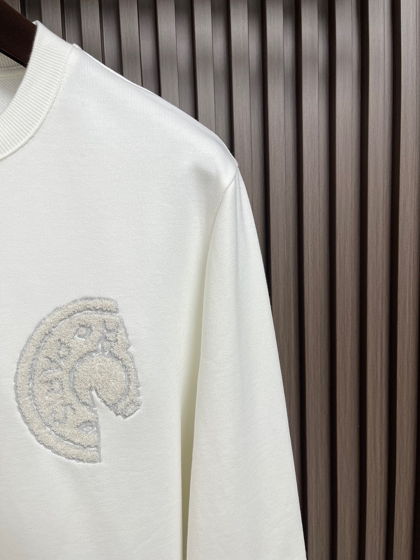 🛒🛒Hermes Paris 马鞍钉贴饰卫衣 定制定染臻密空气层棉 细腻柔软 舒适贴肤 自带不费力的高级感 胸前悄然绘就