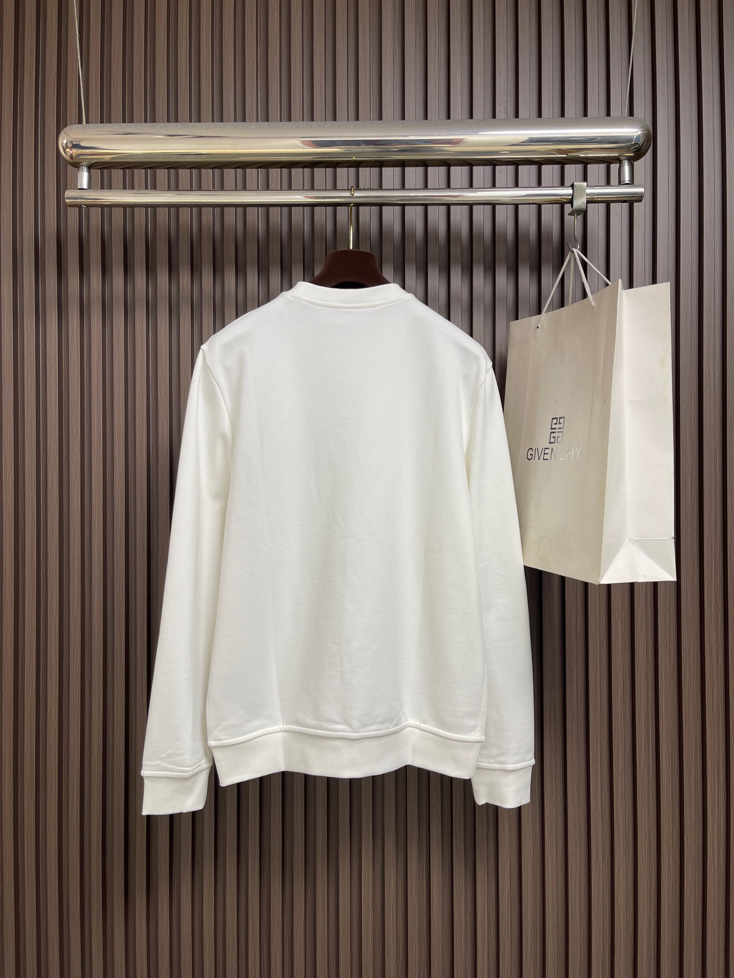 🛒🛒Hermes Paris 马鞍钉贴饰卫衣 定制定染臻密空气层棉 细腻柔软 舒适贴肤 自带不费力的高级感 胸前悄然绘就