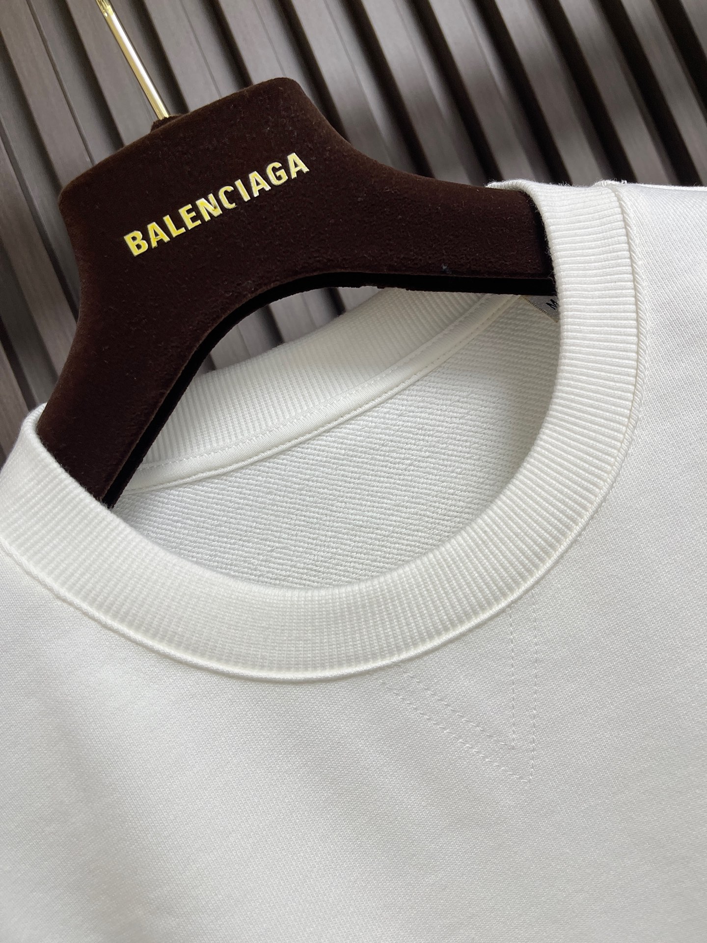 🛒🛒Hermes Paris 马鞍钉贴饰卫衣 定制定染臻密空气层棉 细腻柔软 舒适贴肤 自带不费力的高级感 胸前悄然绘就