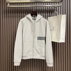 🛒🛒Hermes 2026FW 拼皮标识秋季圆领卫衣。特别定织面料100高支纯棉质地!细看图片面料表面有 纹理,亲肤透气 🛒🛒Hermes 2026FW 拼皮标识秋季圆领卫衣。特别定织面料100高支纯棉质地!细看图片面料表面有 纹理,亲肤透气