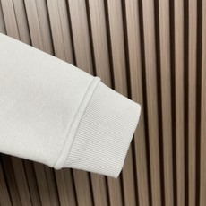 🛒🛒Hermes 2026FW 拼皮标识秋季圆领卫衣。特别定织面料100高支纯棉质地!细看图片面料表面有 纹理,亲肤透气 🛒🛒Hermes 2026FW 拼皮标识秋季圆领卫衣。特别定织面料100高支纯棉质地!细看图片面料表面有 纹理,亲肤透气