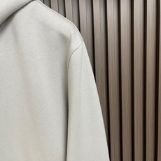 🛒🛒Hermes 2026FW 拼皮标识秋季圆领卫衣。特别定织面料100高支纯棉质地!细看图片面料表面有 纹理,亲肤透气 🛒🛒Hermes 2026FW 拼皮标识秋季圆领卫衣。特别定织面料100高支纯棉质地!细看图片面料表面有 纹理,亲肤透气