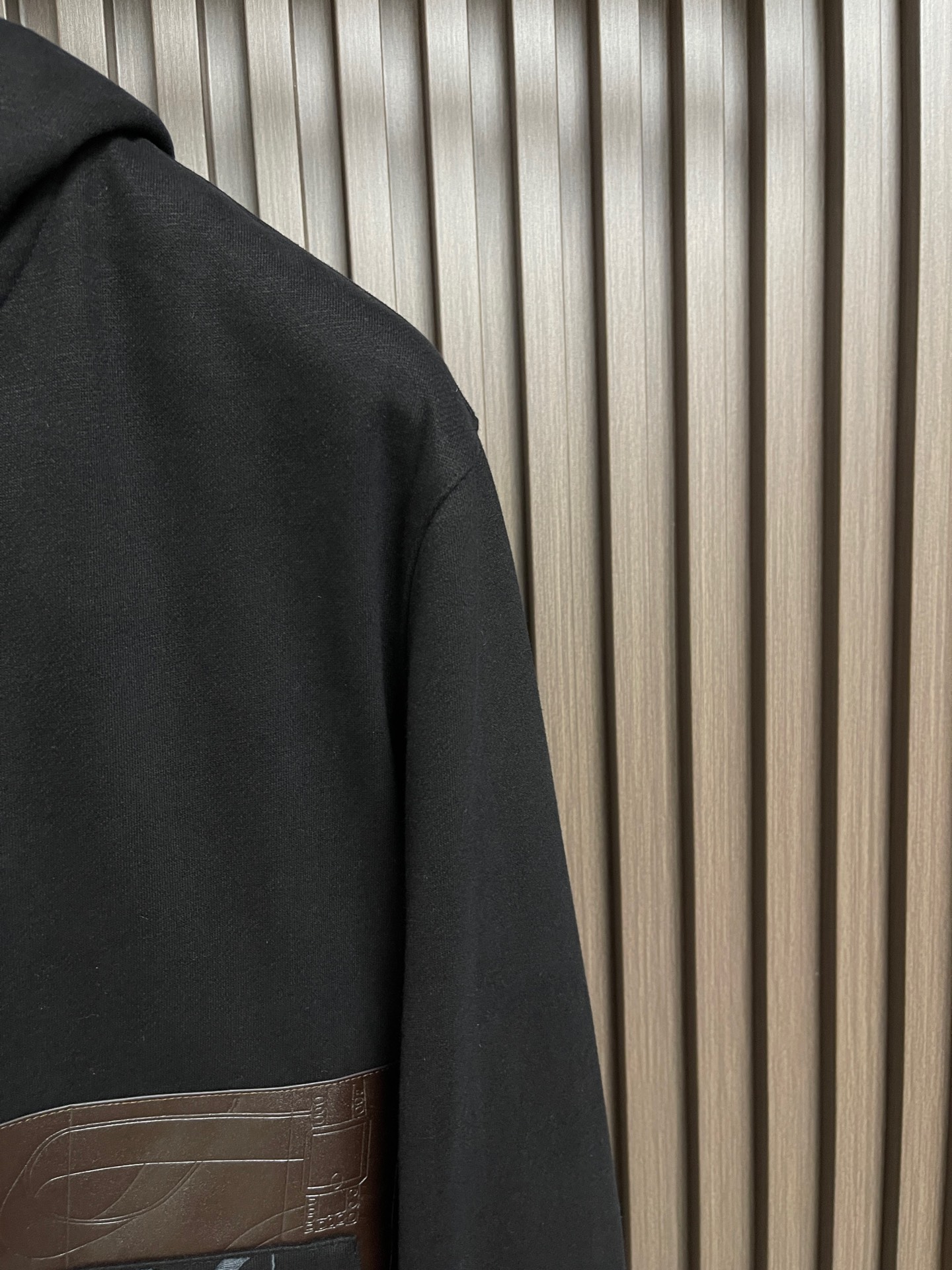 🛒🛒Hermes 2026FW 拼皮标识秋季圆领卫衣。特别定织面料100高支纯棉质地！细看图片面料表面有 纹理，亲肤透气