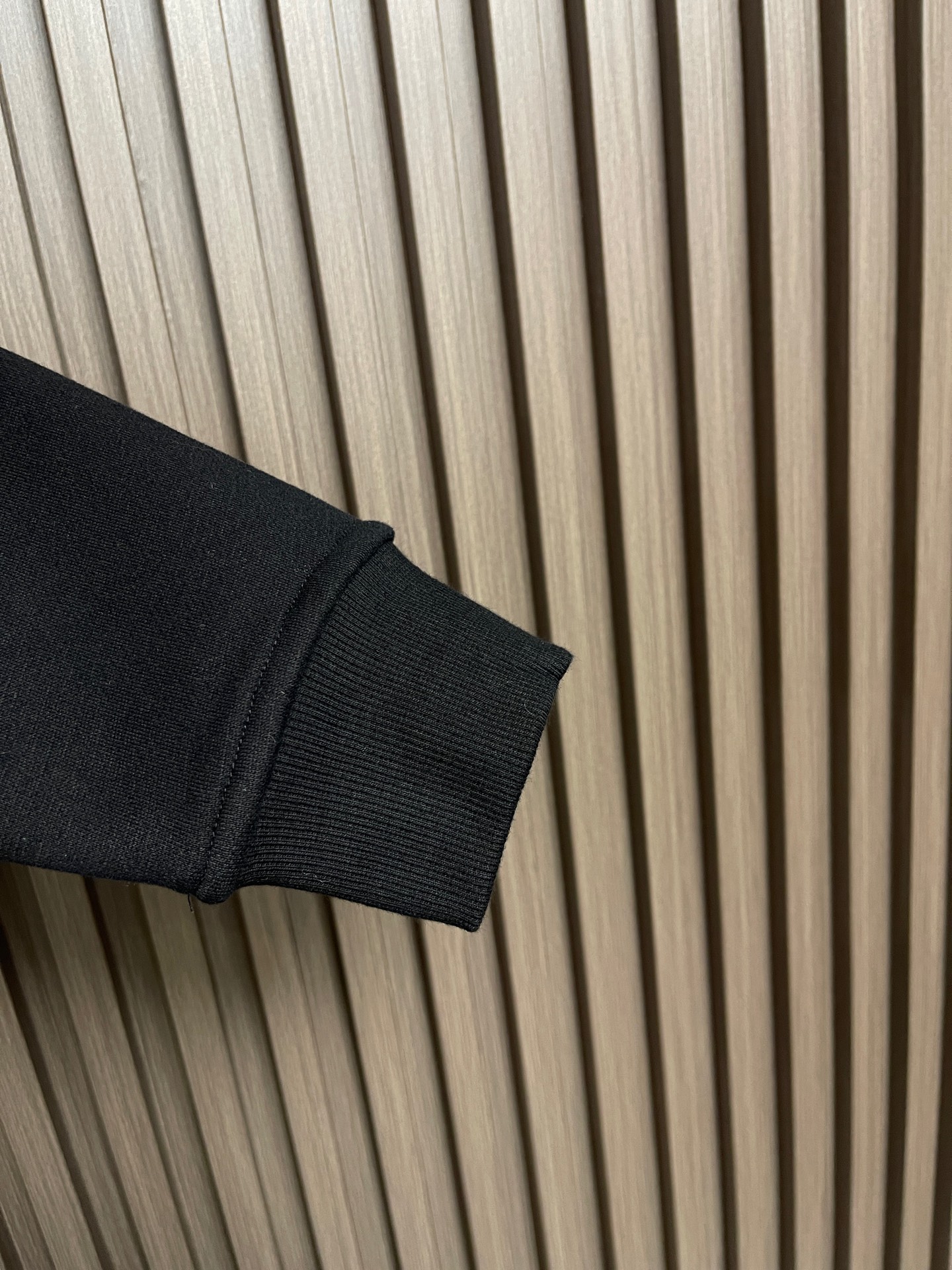 🛒🛒Hermes 2026FW 拼皮标识秋季圆领卫衣。特别定织面料100高支纯棉质地！细看图片面料表面有 纹理，亲肤透气