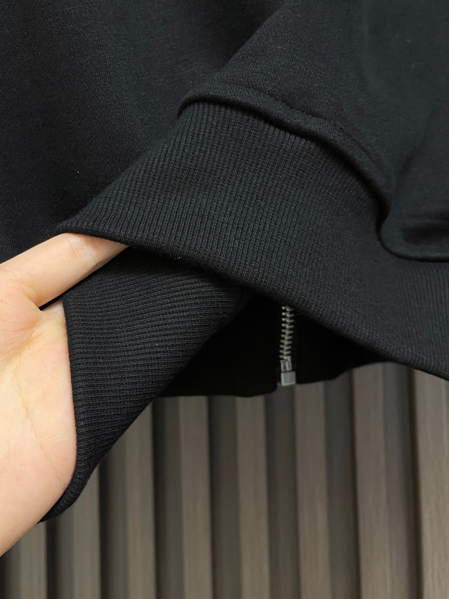 🛒🛒Hermes 2026FW 拼皮标识秋季圆领卫衣。特别定织面料100高支纯棉质地！细看图片面料表面有 纹理，亲肤透气