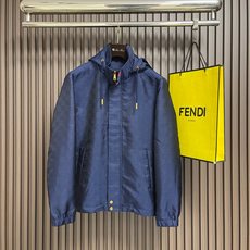 🛒🛒Gucci 2026SS新款暗纹连帽夹克外套,客订专供面料,选用功能性面料,经裁剪、缝制,保证版型挺括。采用立体裁剪 🛒🛒Gucci 2026SS新款暗纹连帽夹克外套,客订专供面料,选用功能性面料,经裁剪、缝制,保证版型挺括。采用立体裁剪