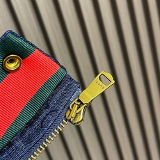 🛒🛒Gucci 2026SS新款暗纹连帽夹克外套,客订专供面料,选用功能性面料,经裁剪、缝制,保证版型挺括。采用立体裁剪 🛒🛒Gucci 2026SS新款暗纹连帽夹克外套,客订专供面料,选用功能性面料,经裁剪、缝制,保证版型挺括。采用立体裁剪