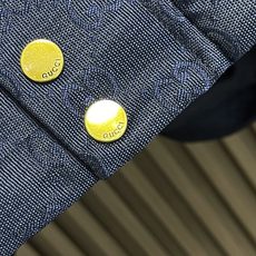 🛒🛒Gucci 2026SS新款暗纹连帽夹克外套,客订专供面料,选用功能性面料,经裁剪、缝制,保证版型挺括。采用立体裁剪 🛒🛒Gucci 2026SS新款暗纹连帽夹克外套,客订专供面料,选用功能性面料,经裁剪、缝制,保证版型挺括。采用立体裁剪
