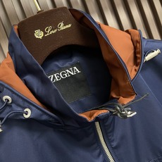 🛒🛒zegna 连帽夹克外套。甄选优质面料,手感细腻顺滑,轻盈有光泽计。简约设计,连帽+拉链+侧袋,实用又时髦。适合多种 🛒🛒zegna 连帽夹克外套。甄选优质面料,手感细腻顺滑,轻盈有光泽计。简约设计,连帽+拉链+侧袋,实用又时髦。适合多种
