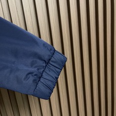 🛒🛒zegna 连帽夹克外套。甄选优质面料,手感细腻顺滑,轻盈有光泽计。简约设计,连帽+拉链+侧袋,实用又时髦。适合多种 🛒🛒zegna 连帽夹克外套。甄选优质面料,手感细腻顺滑,轻盈有光泽计。简约设计,连帽+拉链+侧袋,实用又时髦。适合多种