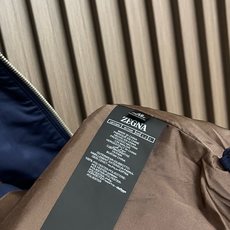 🛒🛒zegna 连帽夹克外套。甄选优质面料,手感细腻顺滑,轻盈有光泽计。简约设计,连帽+拉链+侧袋,实用又时髦。适合多种 🛒🛒zegna 连帽夹克外套。甄选优质面料,手感细腻顺滑,轻盈有光泽计。简约设计,连帽+拉链+侧袋,实用又时髦。适合多种