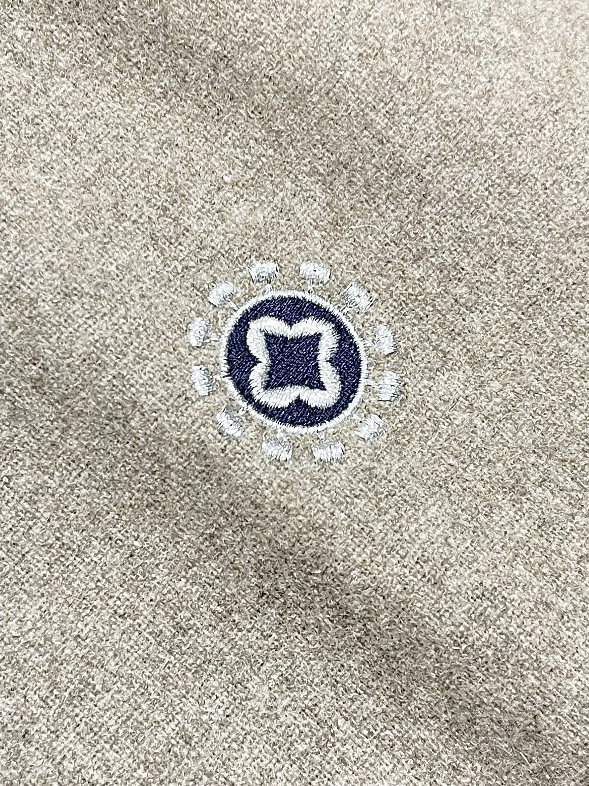 🛒🛒LV 双面穿防风夹克外套，本款双面防风夹克，正面为经典外观，易于混搭，胸前饰有刺绣标识。反面则呈现2026年秋冬秀场