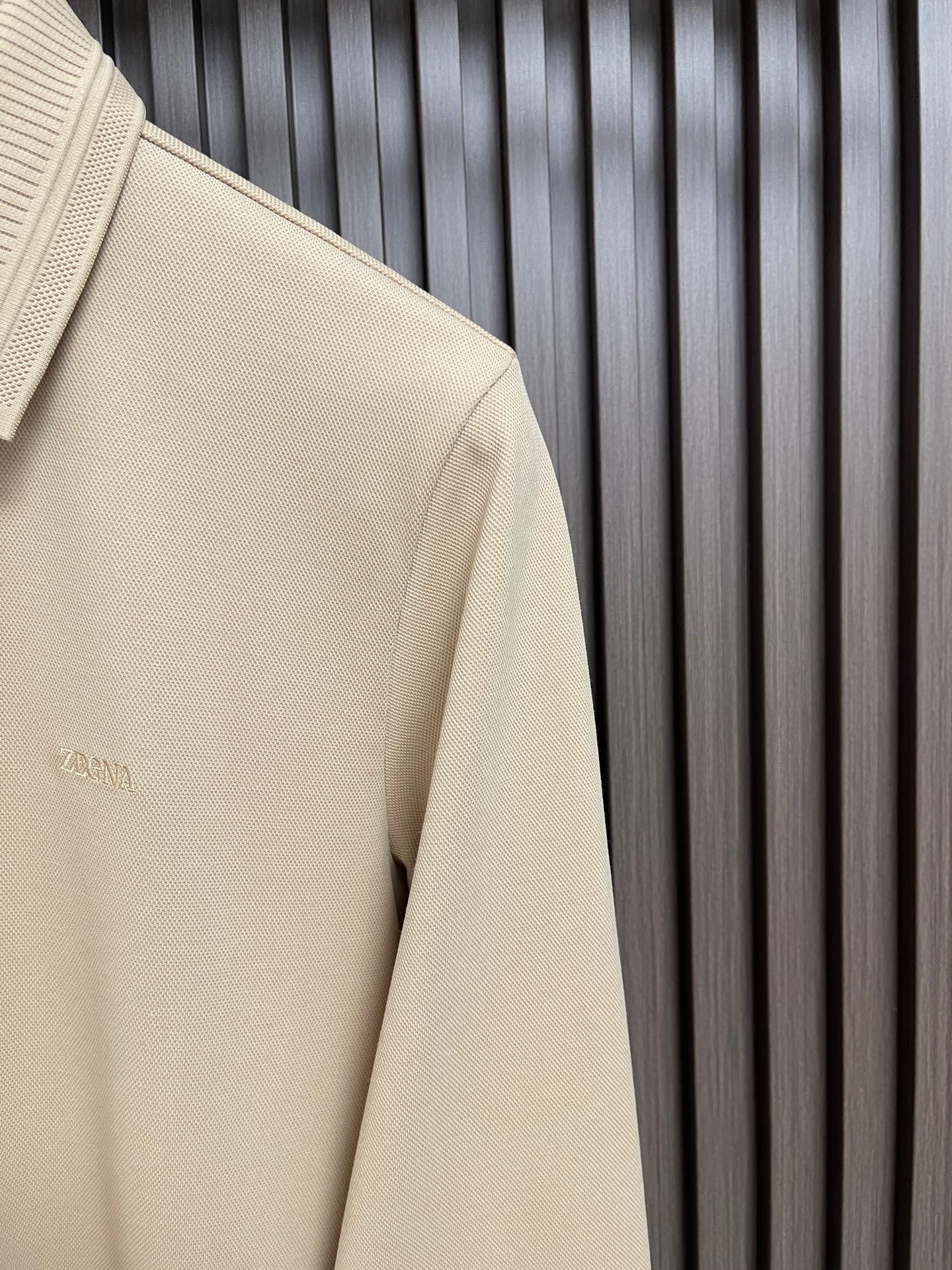 🛒🛒Zegna 翻领长袖Polo衫，采用定制面料，简约奢华，设计感十足！给人简约又不乏味的感觉，营造出低调又独特的个性时