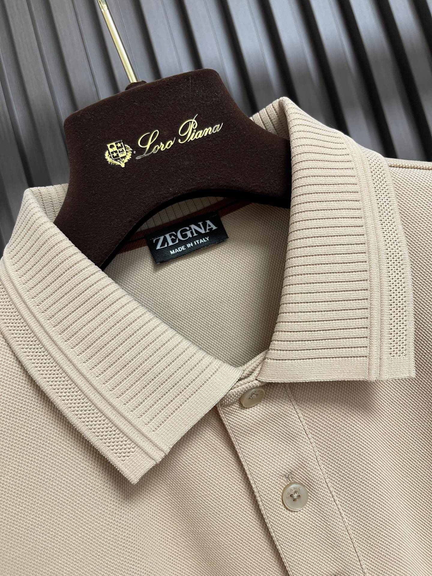 🛒🛒Zegna 翻领长袖Polo衫，采用定制面料，简约奢华，设计感十足！给人简约又不乏味的感觉，营造出低调又独特的个性时