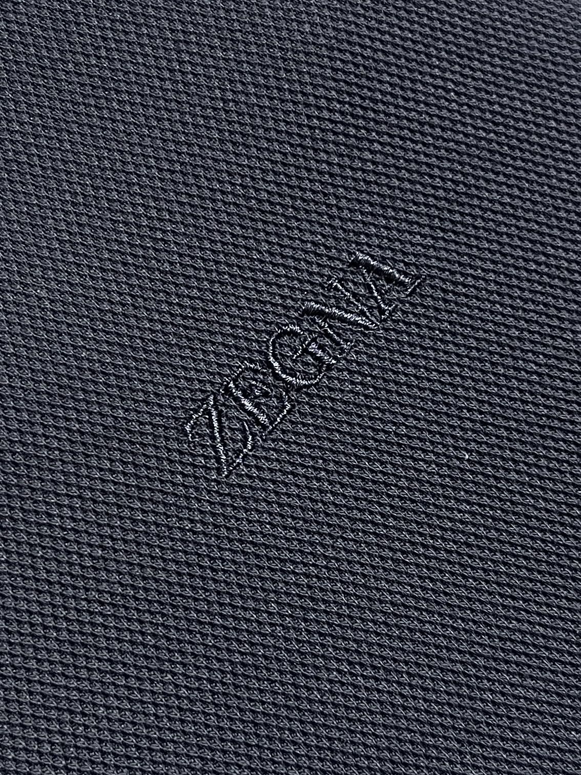 🛒🛒Zegna 翻领长袖Polo衫，采用定制面料，简约奢华，设计感十足！给人简约又不乏味的感觉，营造出低调又独特的个性时