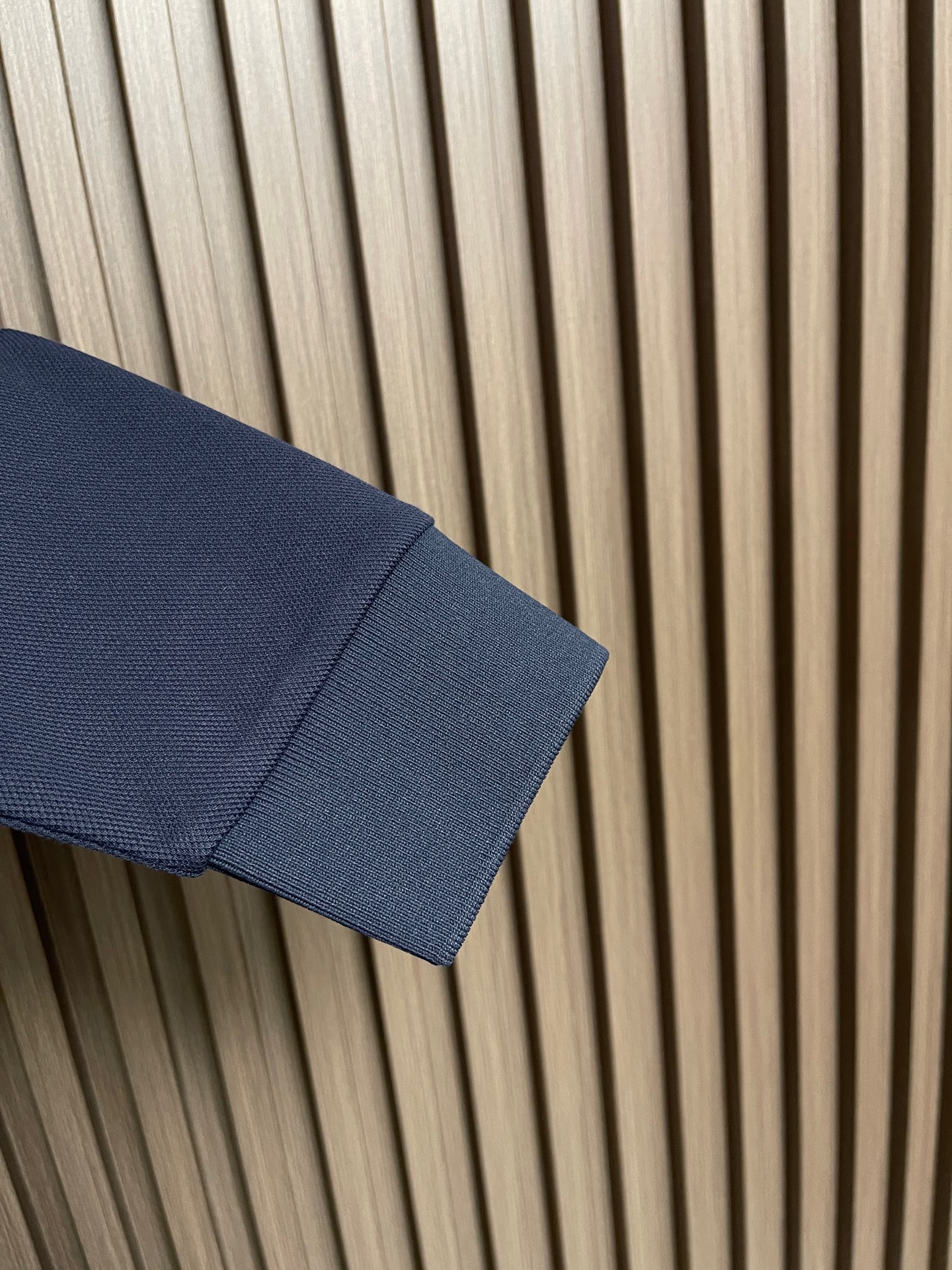 🛒🛒Zegna 翻领长袖Polo衫，采用定制面料，简约奢华，设计感十足！给人简约又不乏味的感觉，营造出低调又独特的个性时