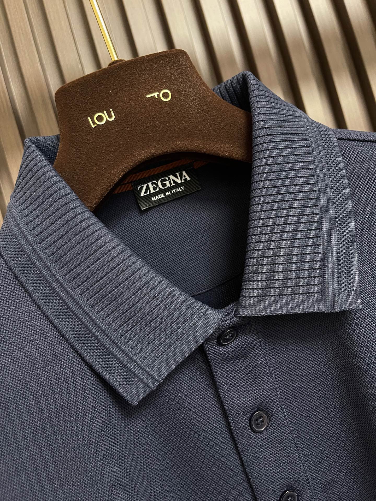🛒🛒Zegna 翻领长袖Polo衫，采用定制面料，简约奢华，设计感十足！给人简约又不乏味的感觉，营造出低调又独特的个性时
