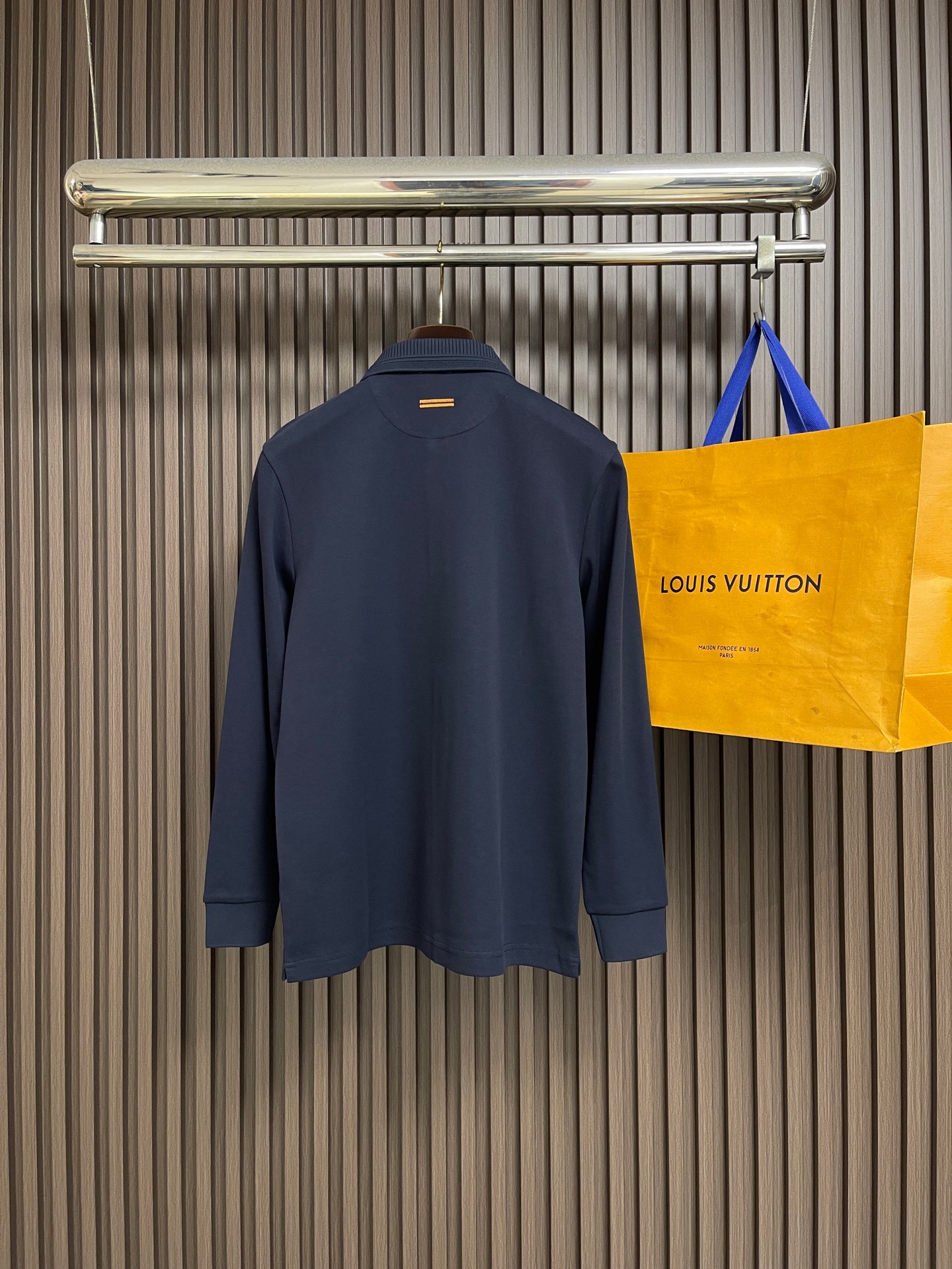🛒🛒Zegna 翻领长袖Polo衫，采用定制面料，简约奢华，设计感十足！给人简约又不乏味的感觉，营造出低调又独特的个性时