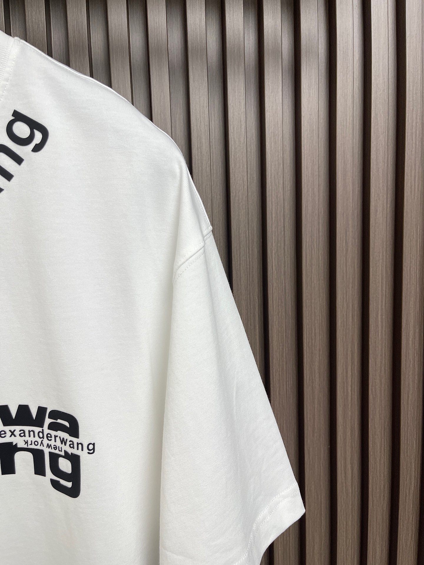 🛒🛒Alexander Wang 2026SS早秋新款 徽标印花圆领短袖T恤，经典圆领搭配立体浮雕徽标印花，纯棉面料柔软