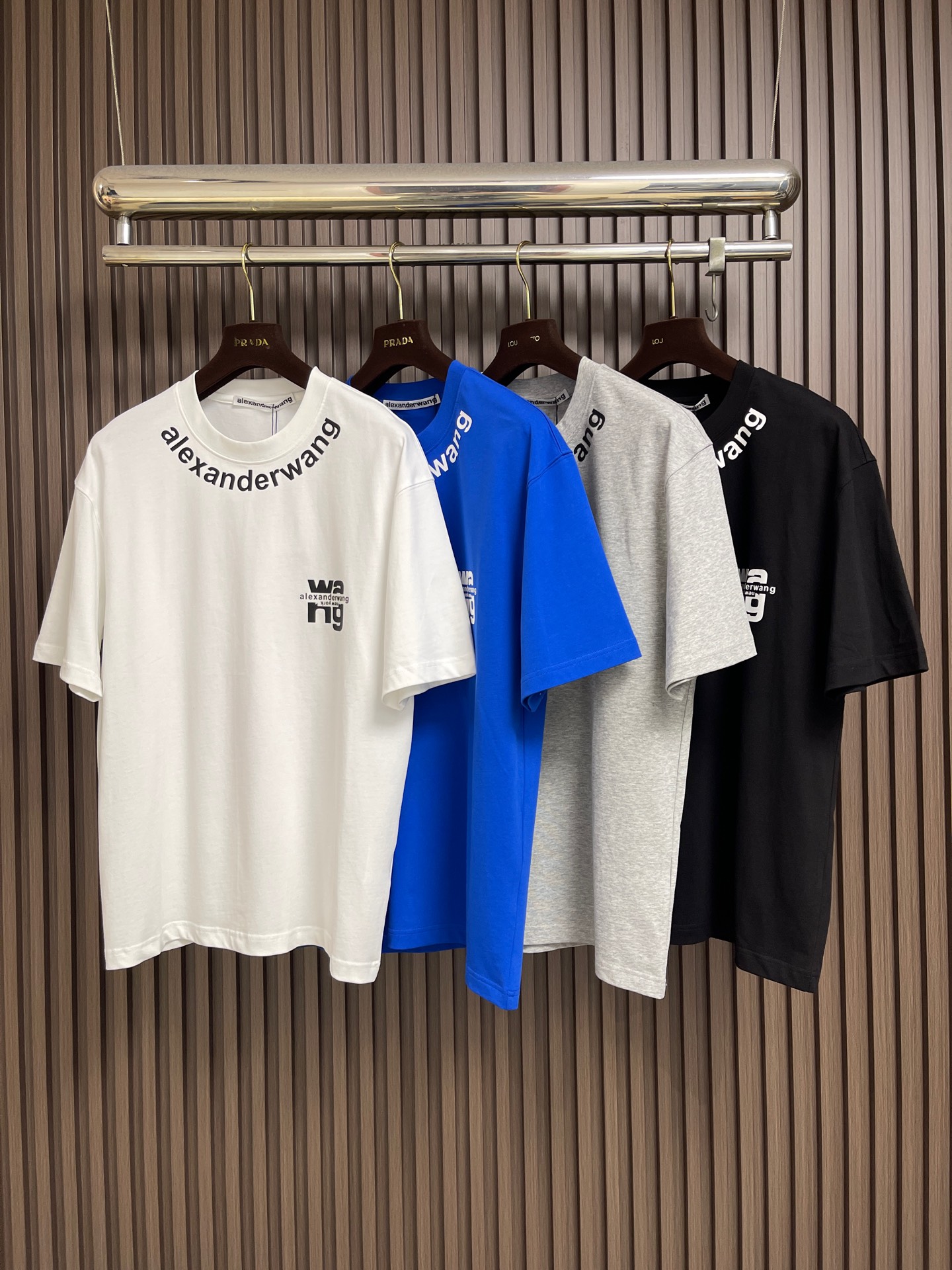 🛒🛒Alexander Wang 2026SS早秋新款 徽标印花圆领短袖T恤，经典圆领搭配立体浮雕徽标印花，纯棉面料柔软