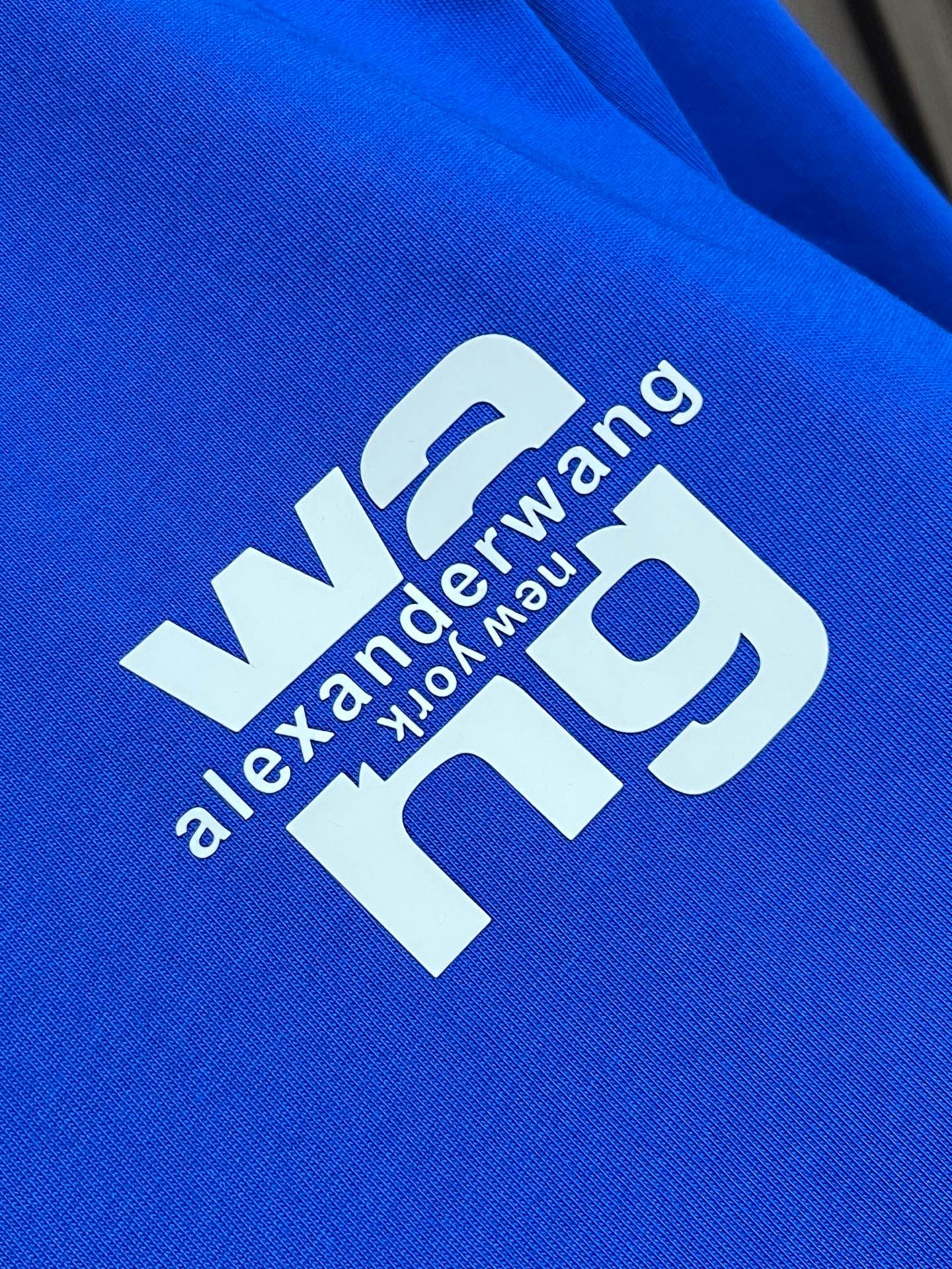 🛒🛒Alexander Wang 2026SS早秋新款 徽标印花圆领短袖T恤，经典圆领搭配立体浮雕徽标印花，纯棉面料柔软