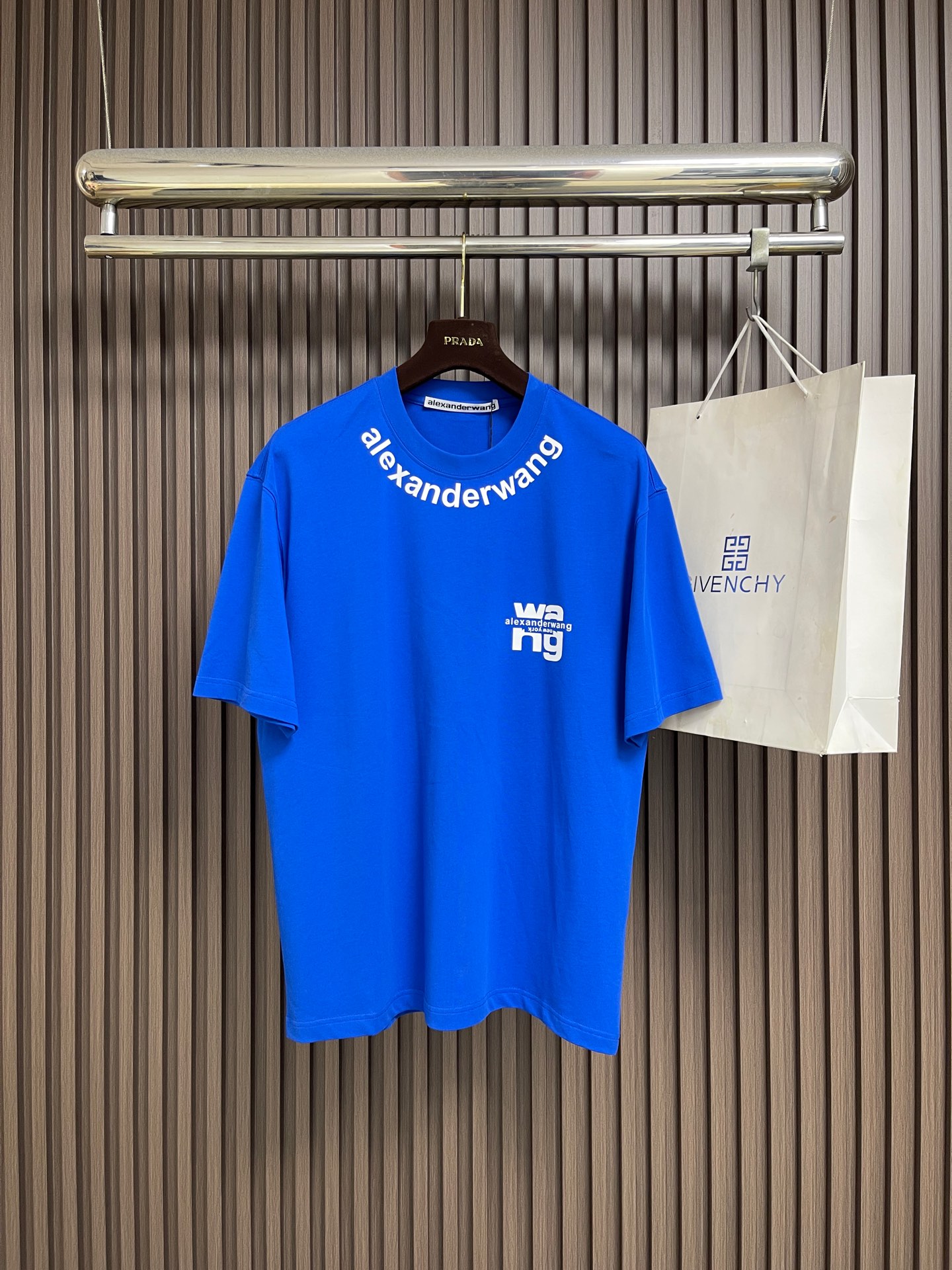 🛒🛒Alexander Wang 2026SS早秋新款 徽标印花圆领短袖T恤,经典圆领搭配立体浮雕徽标印花,纯棉面料柔软 🛒🛒Alexander Wang 2026SS早秋新款 徽标印花圆领短袖T恤,经典圆领搭配立体浮雕徽标印花,纯棉面料柔软
