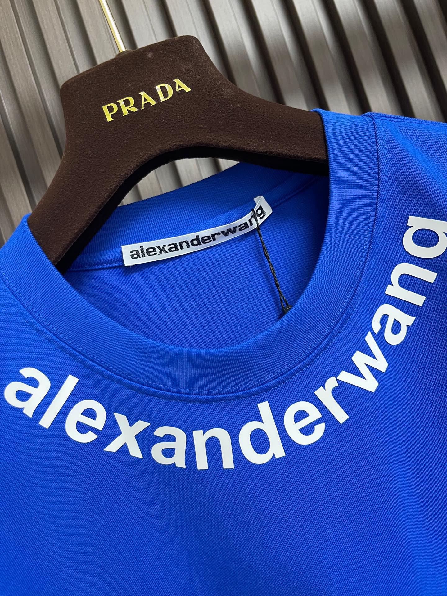 🛒🛒Alexander Wang 2026SS早秋新款 徽标印花圆领短袖T恤，经典圆领搭配立体浮雕徽标印花，纯棉面料柔软
