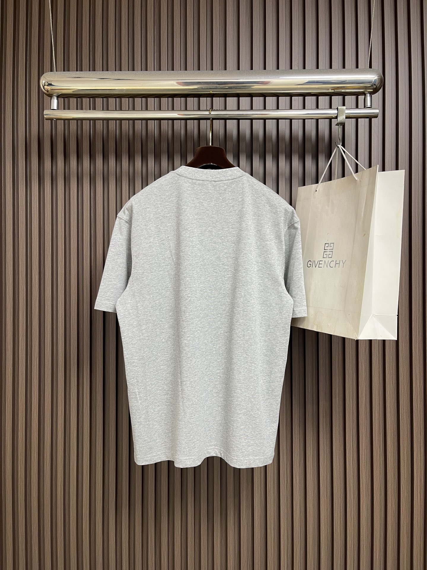 🛒🛒Alexander Wang 2026SS早秋新款 徽标印花圆领短袖T恤，经典圆领搭配立体浮雕徽标印花，纯棉面料柔软